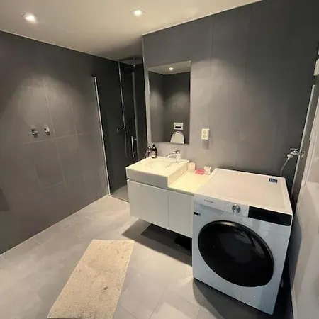 Penthouse W/view, Private Rooftop, Jacuzzi, Parking